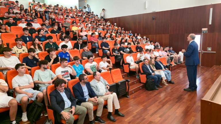 <i>Bienvenida al nuevo alumnado de la EPS de Linares. / Universidad de Jaén. </i>