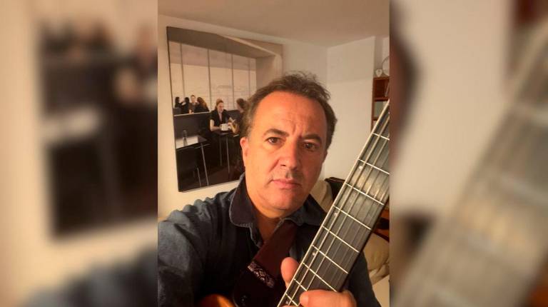 <i>El compositor, guitarrista, arreglista y docente jiennense, Juan Erena.</i>