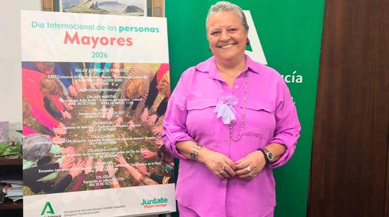 <i>La delegada Ángela Hidalgo en la presentación del programa de actividades por el Mes del Mayor. / Junta de Andalucía. </i>