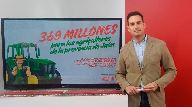 <i>El coordinador del Grupo Parlamentario Socialista, José Latorre, al término de la rueda de prensa. / F. Gaitán / Diario JAÉN.</i>
