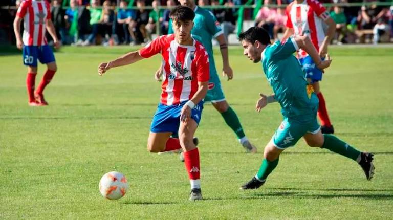 <i>Iván Barajas, Canito, a la izquierda, en un partido con el Tordesillas. / La Opinión de Zamora.</i>