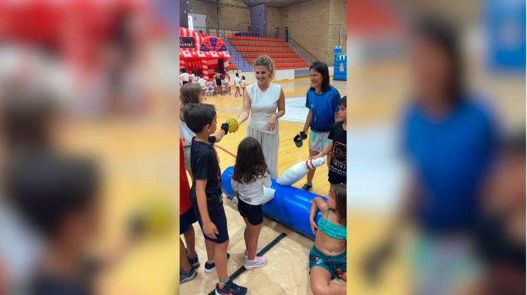 <i>La concejala de Deportes, Beatriz López en la visita de esta mañana en las instalaciones de La Salobreja. / Ayuntamiento de Jaén. </i>