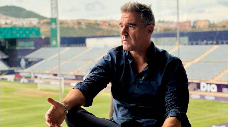 <i>Fran Anera, en uno de los nuevos palcos de preferencia. / Real Jaén.</i>