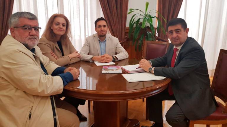 Reyes se reúne con la nueva junta directiva de Jaén Acoge para explorar vías de colaboración