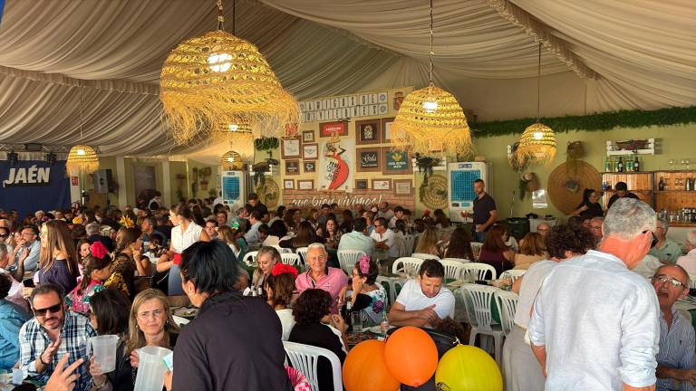 Casetas con el cartel de “completo” colgado a media tarde en San Lucas