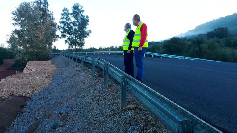 La Junta refuerza el firme y mejora el drenaje de la carretera A-312 en Arquillos