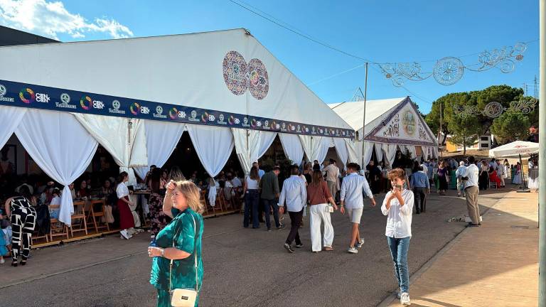 Casetas con el cartel de “completo” colgado a media tarde en San Lucas