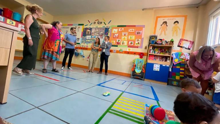 El alcalde de Jaén, Julio Millán, durante una visita a una escuela infantil. / Ayuntamiento de Jaén.