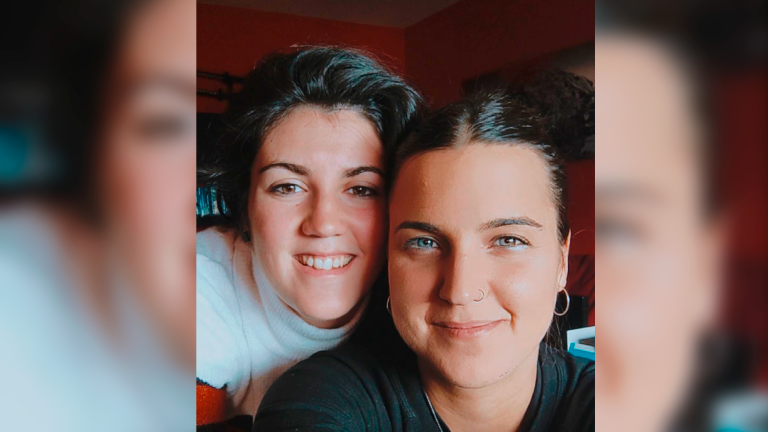 La pedida de mano de Verónica a Alba frente a la Virgen de la Merced en Villacarrillo