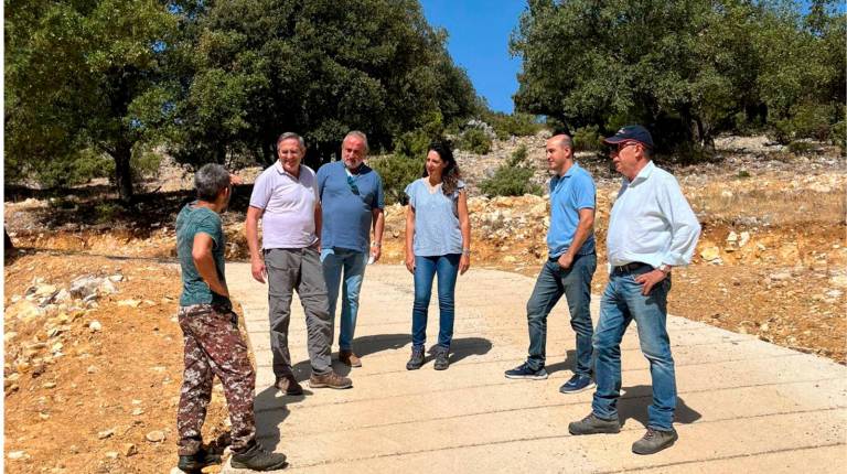 <i>Visita a las obras en la pista forestal de Chorrogil. / Junta de Andalucía. </i>