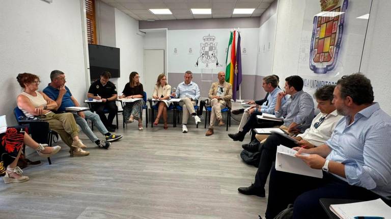 <i>Reunión del Ayuntamiento de Jaén y la Junta sobre la puesta a punto del trnavía. / Ayuntamiento de Jaén.</i>