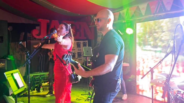 Elementos desata las ganas de bailar en la caseta de Diario JAÉN por segundo día consecutivo