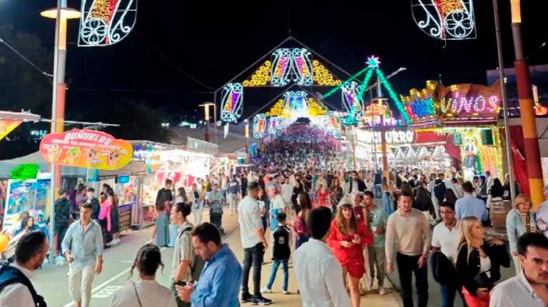 <i>Lleno total en la noche del último sábado de Feria de San Lucas 2025.</i>