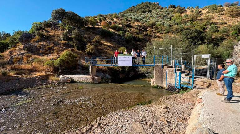 <i>Visita a la actuación hidráulica en azud del río Susana en Valdepeñas de Jaén. / Diputación de Jaén. </i>