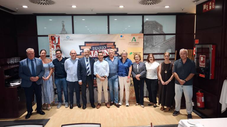 <i>Miguel Sáinz, Ana María Gómez, José Lorente, José Carlos León, Juan Espejo, Francisco José Solano, Juan José Díaz, Carmen Jiménez, Carmen Espín, Carmen Jiménez, Manuela Rosa y Miguel Ortega. / Agustín Muñoz / Diario JAÉN.</i>