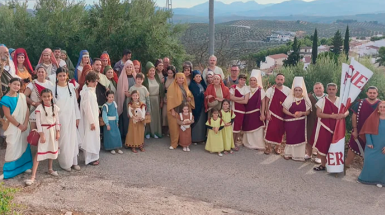 <i>Sacerdotes, novios, soldados o músicos compusieron el desfile ibero celebrado en La Bobadilla. / Pablo Espinosa Luna / Diario JAÉN.</i>