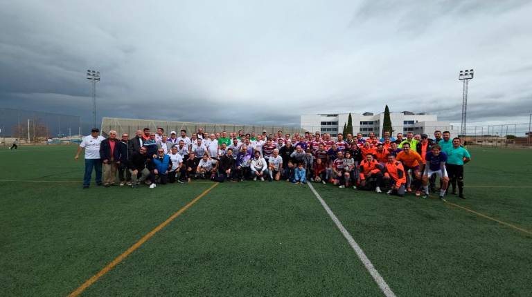 <i>Veteranos del Real Jaén, del Granada y una selección de jugadores de La Glorieta y La Gloria.</i>