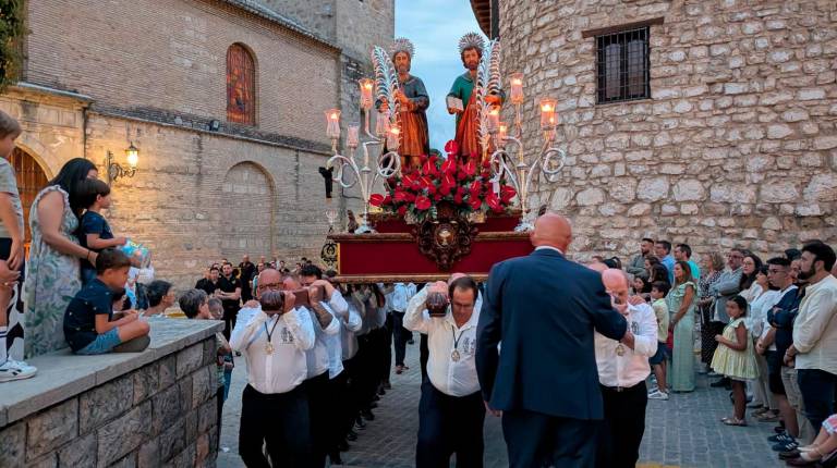 <i>Algunos de los momentos de la procesión de San Cosme y San Damián. / Isabel de la Paz / Diario JAÉN.</i>