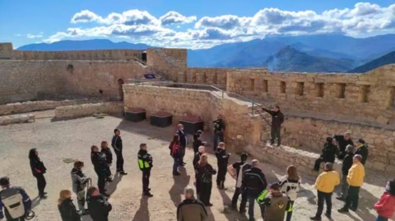 <i>Un grupo de turistas en el Castillo de Santa Catalina. / Europa Press. </i>
