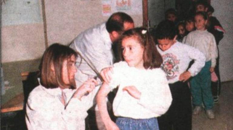 <i>Niños de Jódar hacen cola para ser vacunados. Archivo. / Diario JAÉN</i>