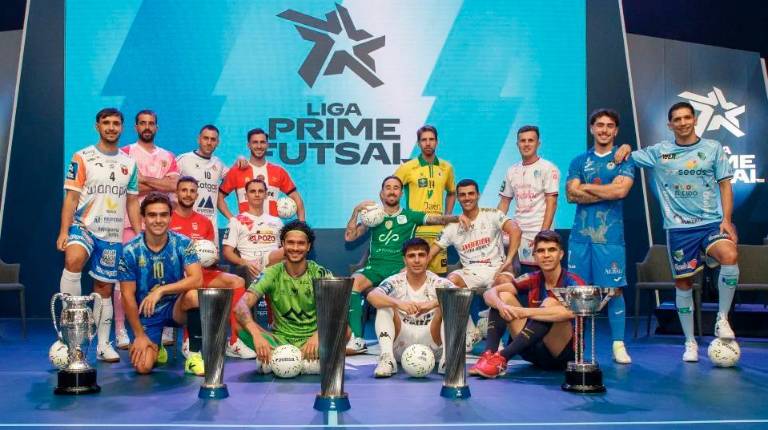 <i>Jugadores representantes de los 16 equipos de la Liga Prime. / RFEF.</i>