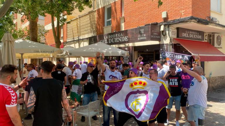 <i>Aficionados del Real Jaén, reunidos en un bar de Palma de Mallorca. / Diario JAÉN</i>