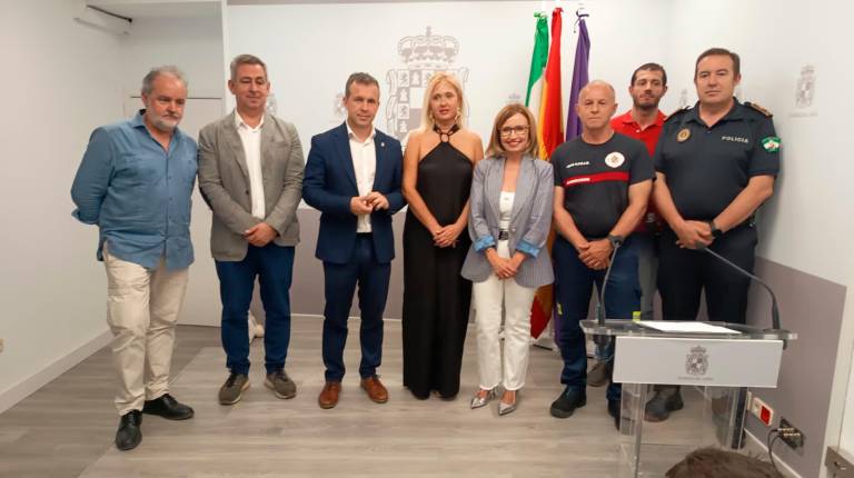 <i>Julio Millán compadece junto a concejales y responsables de los equipos de emergencias municipales para informar sobre los últimos datos. / Ayuntamiento de Jaén.</i>