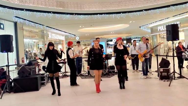 “La Gran Rockset” ameniza la tarde del domingo en el “Jaén Plaza”