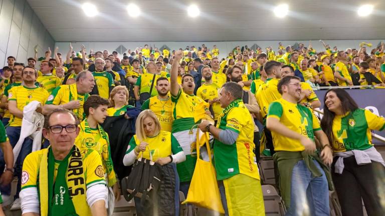 Una marea amarilla que celebra a lo grande el triunfo del Jaén Paraíso Interior