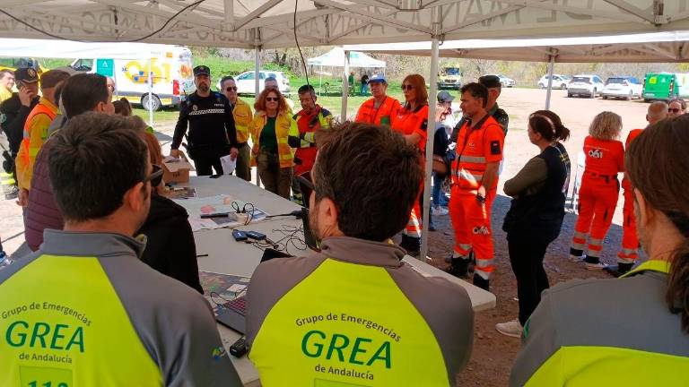 Hasta 110 efectivos participan en un simulacro de incendio forestal en Sierra Morena