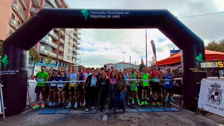 Miguel Ángel Carrillo y Lola Chiclana triunfan en la Carrera por la Paz y la Integración