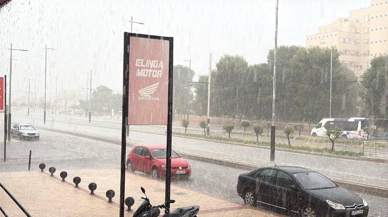 El cielo se abre en Jaén: Fuerte temporal de tormenta con granizo