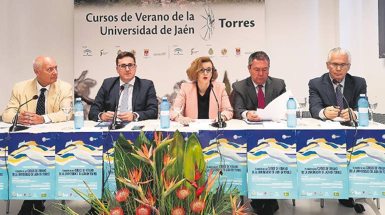 INAUGURACIÓN. <i>De izquierda a derecha, Juan Manuel de Faramiñán, Roberto Moreno, Hikmate Abriouel, Juan Espadas y Baltasar Garzón.</i>