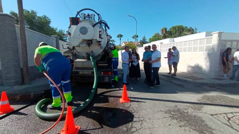 <i>Visita actuaciones saneamiento Puente Tablas. / Ayuntamiento de Jaén.</i>