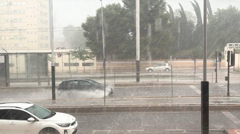 El cielo se abre en Jaén: Fuerte temporal de tormenta con granizo