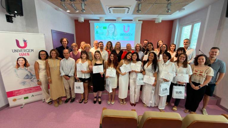 <i>Acto de clausura de la quinta edición del Programa UNIVERGEM UJAEN 2025. / Universidad de Jaén. </i>