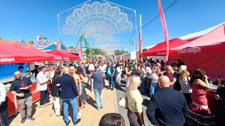 <i>Ambiente en el recinto ferial al mediodía. / Francisco Gaitán / Diario JAÉN.</i>