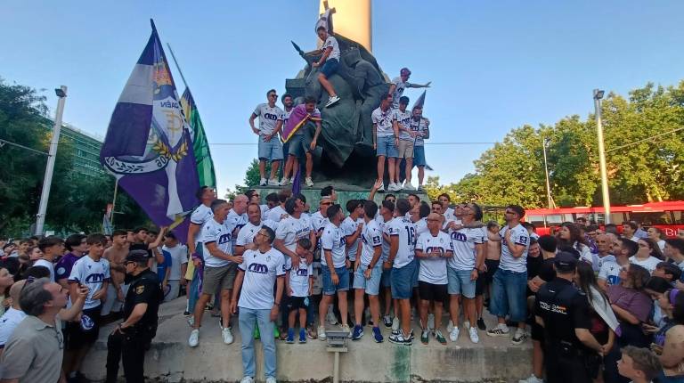 <i>Aficiacionados en la Plaza de las Batallas. / F. Gaitán / Diario JAÉN.</i>