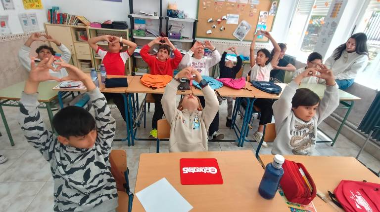 <i>Algunos de los momentos del Concurso de Redacción Prensa-Escuela en Villarrodrigo. / F. Gaitán / Diario JAÉN.</i>