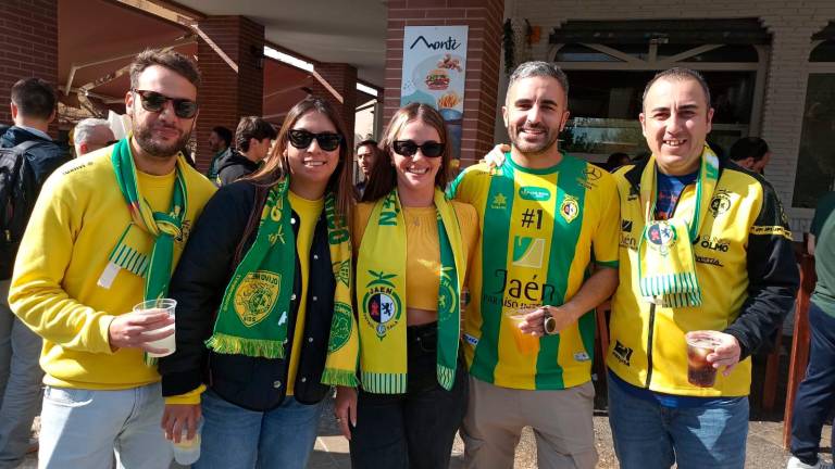 Una marea amarilla que celebra a lo grande el triunfo del Jaén Paraíso Interior