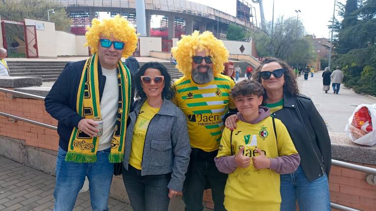 La marea amarilla toma las calles para recibir al Jaén Paraíso Interior