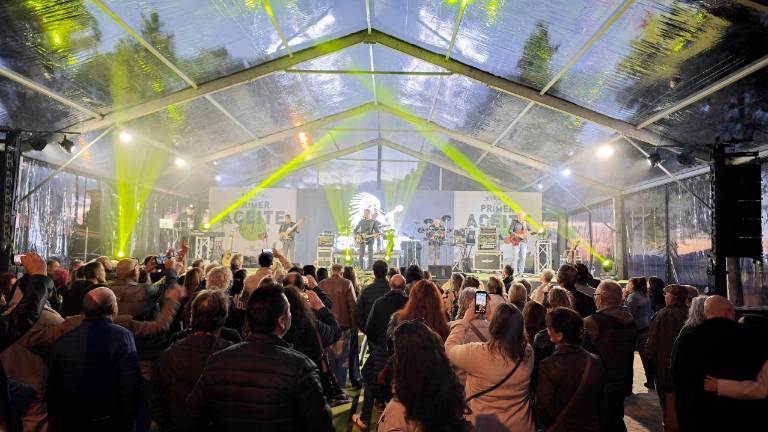 Apache pone el broche de oro a la Fiesta del Primer Aceite en Martos