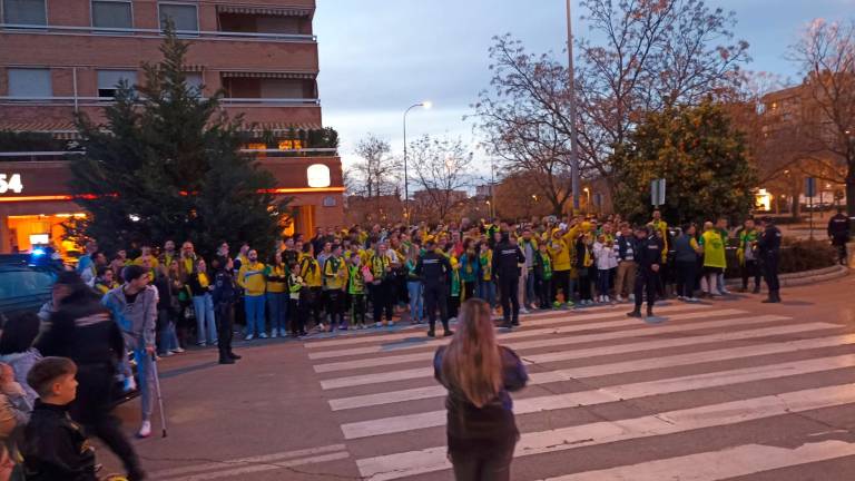 Vello de punta en el recibimiento de la marea amarilla al Jaén Paraíso Interior en Granada