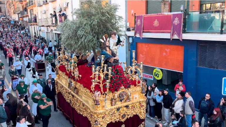 Linares se pone en pie ante la Oración en el Huerto en un espléndido Lunes Santo