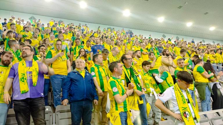 Una marea amarilla que celebra a lo grande el triunfo del Jaén Paraíso Interior
