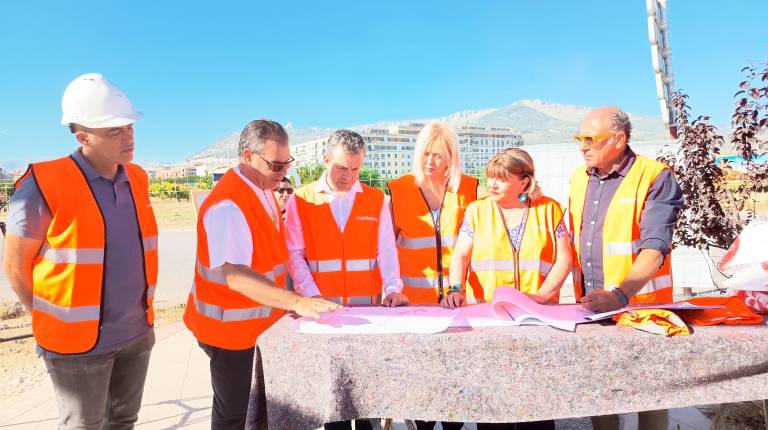 <i>Julio Millán, MAría Espejo y Pilar Parra visitan las obras que se llevan a cabo. / Ayuntamiento de Jaén.</i>