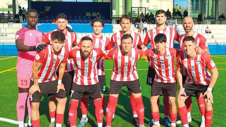Adriano le da al Atlético Porcuna un triunfo de oro en El Palo (1-2)