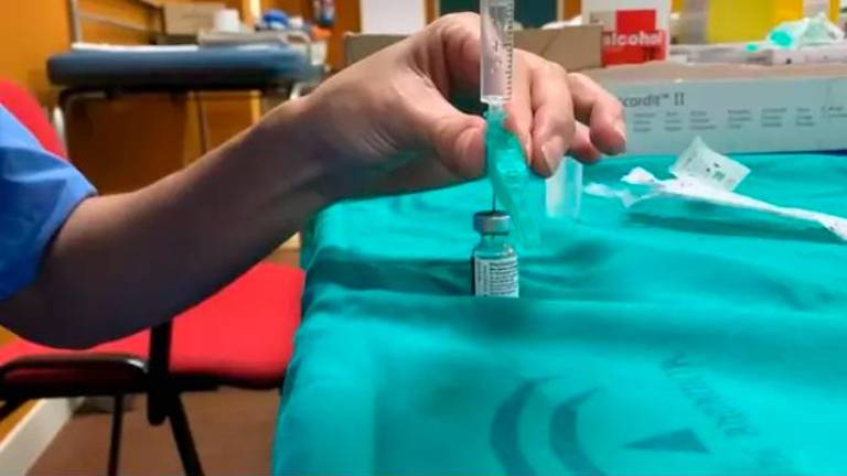 Andalucía recibirá entre septiembre y octubre la cuarta dosis de vacuna covid para mayores de 60 años