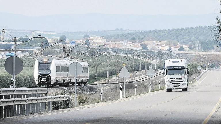 El Gobierno solo permite cien coches en la marcha del tren