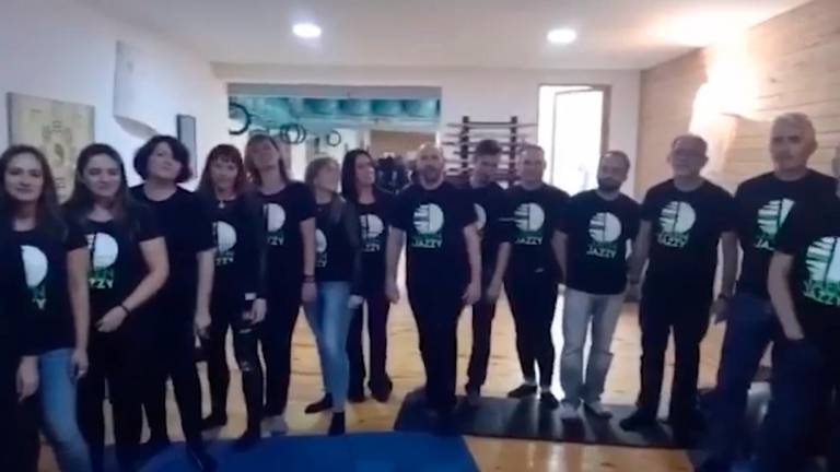 El Coro y Ensemble Vocal de Jaén Jazzy te invita al concierto de Apache Sinfónico